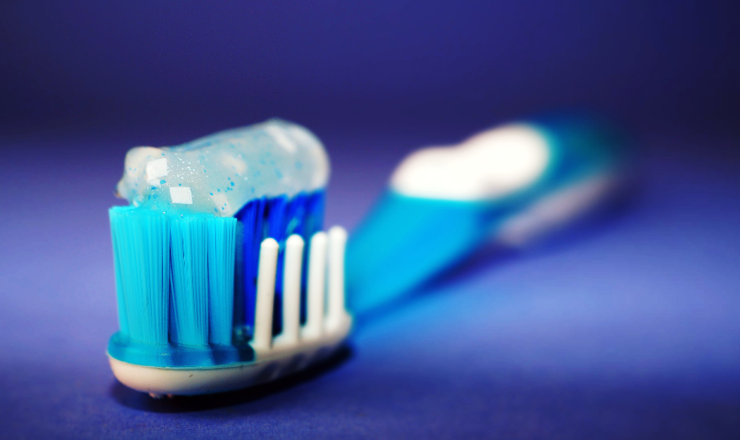Igiene orale: perché lo spazzolino non basta