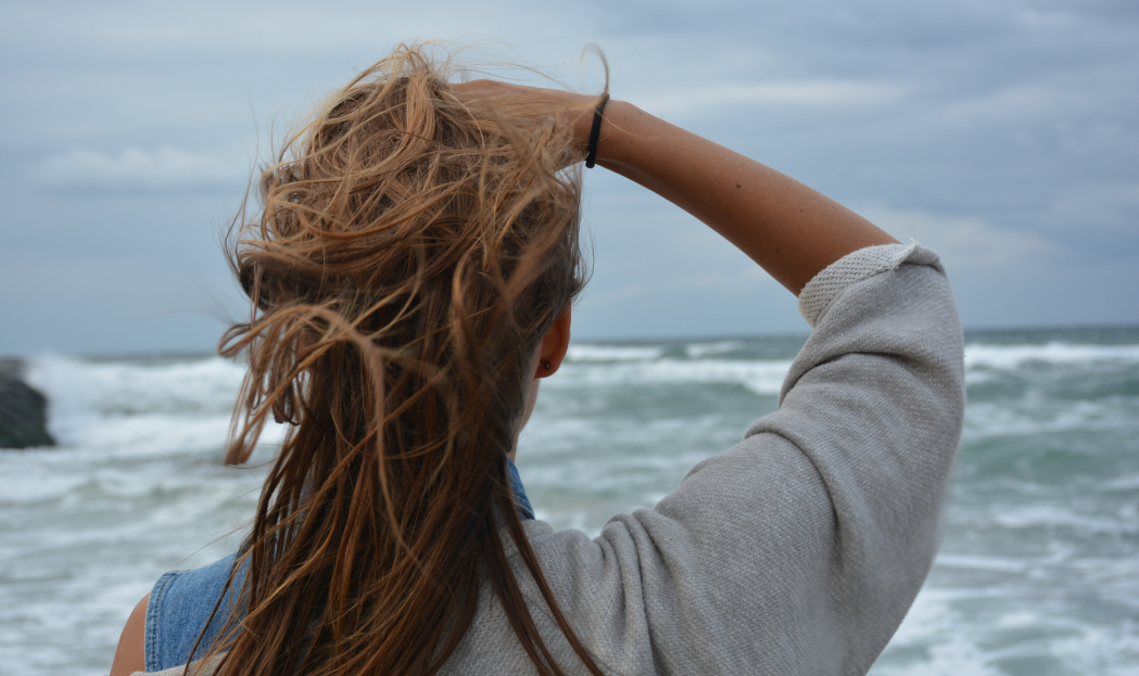 Come evitare che i capelli si rovinino al mare?