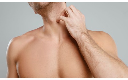 I 5 errori da evitare se hai dermatite sulle mani al mare